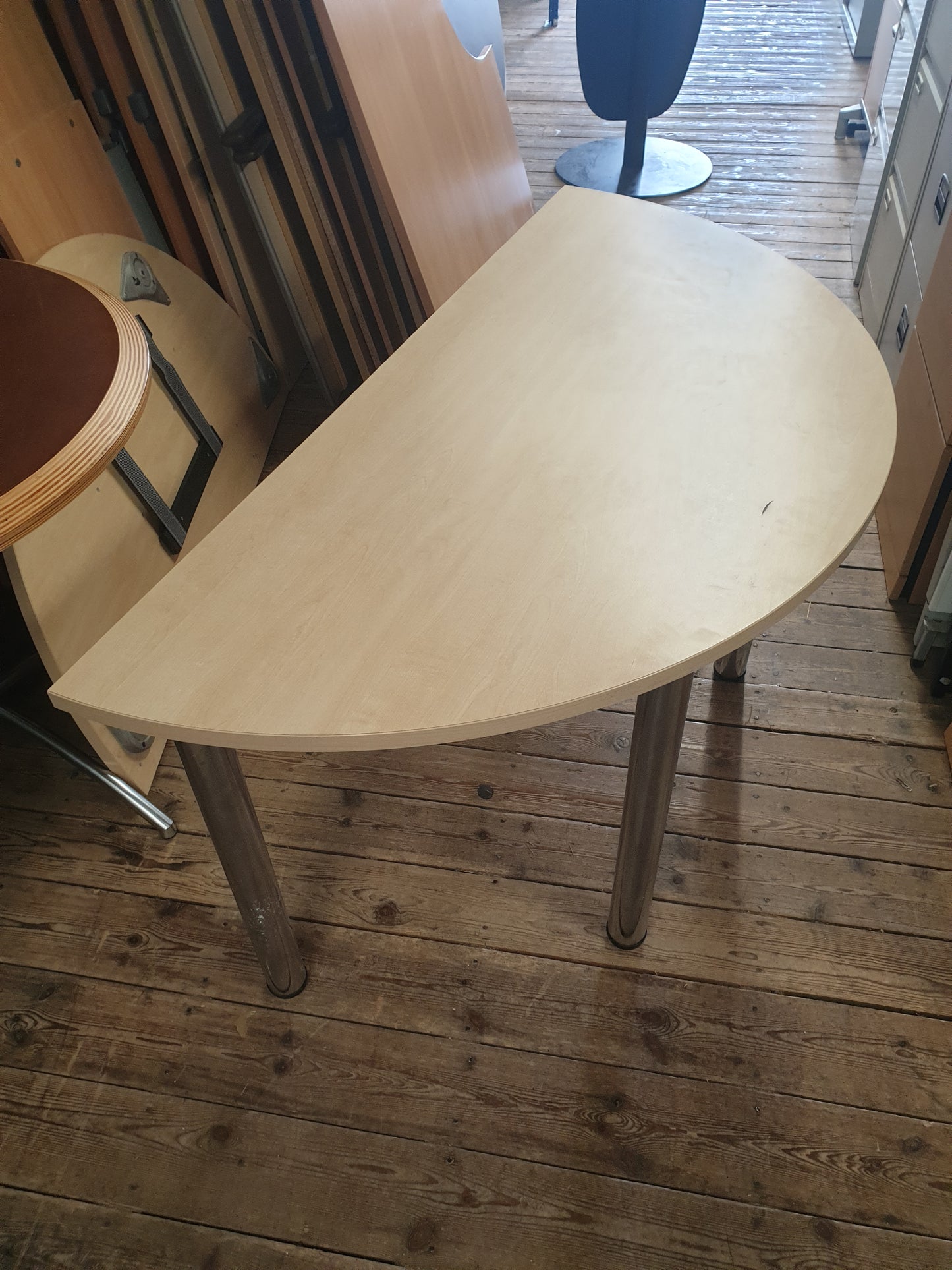 Semi Circular Table - 140 x 70 cm