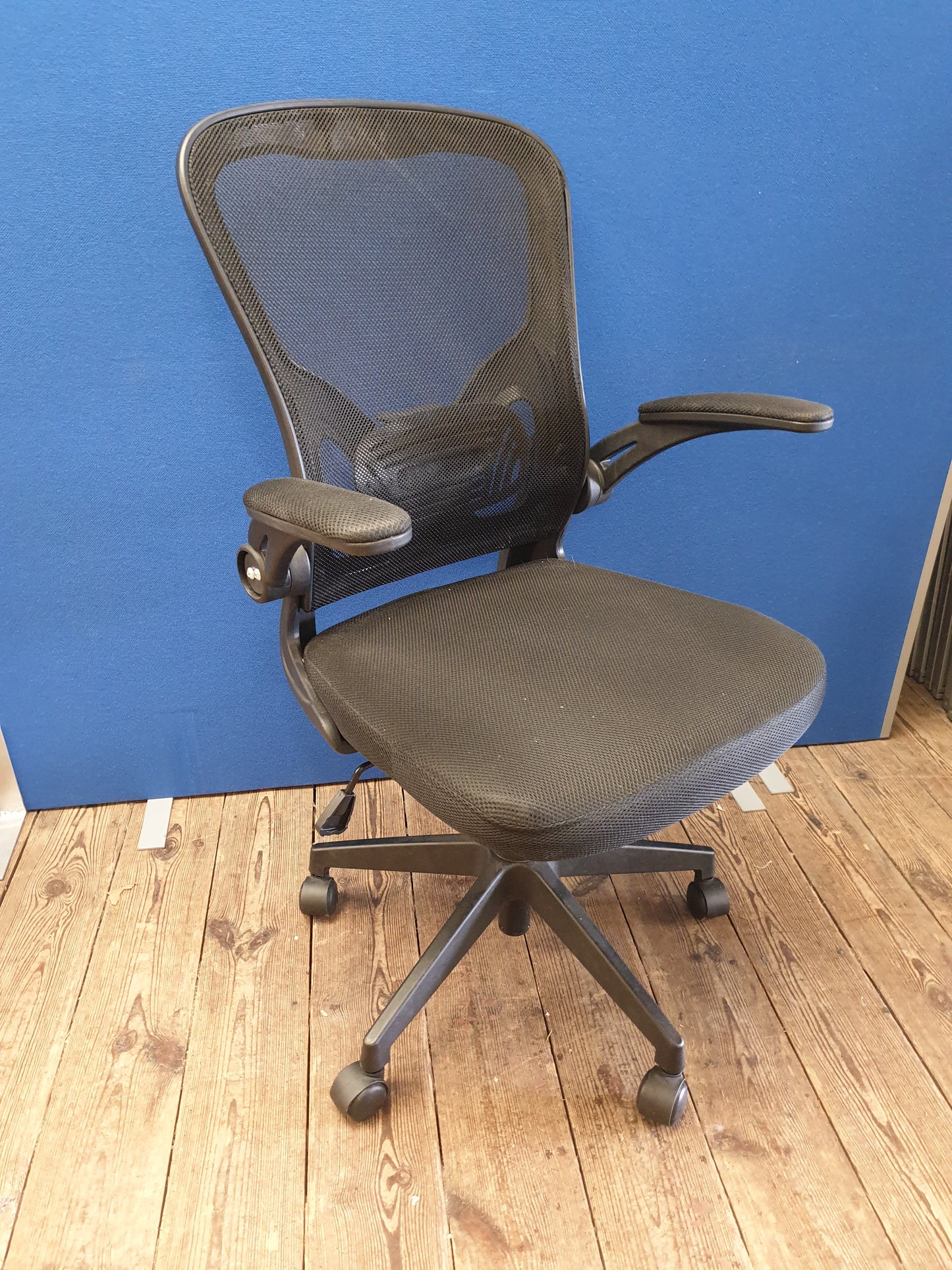 Black Mesh & Arms Office Chair
