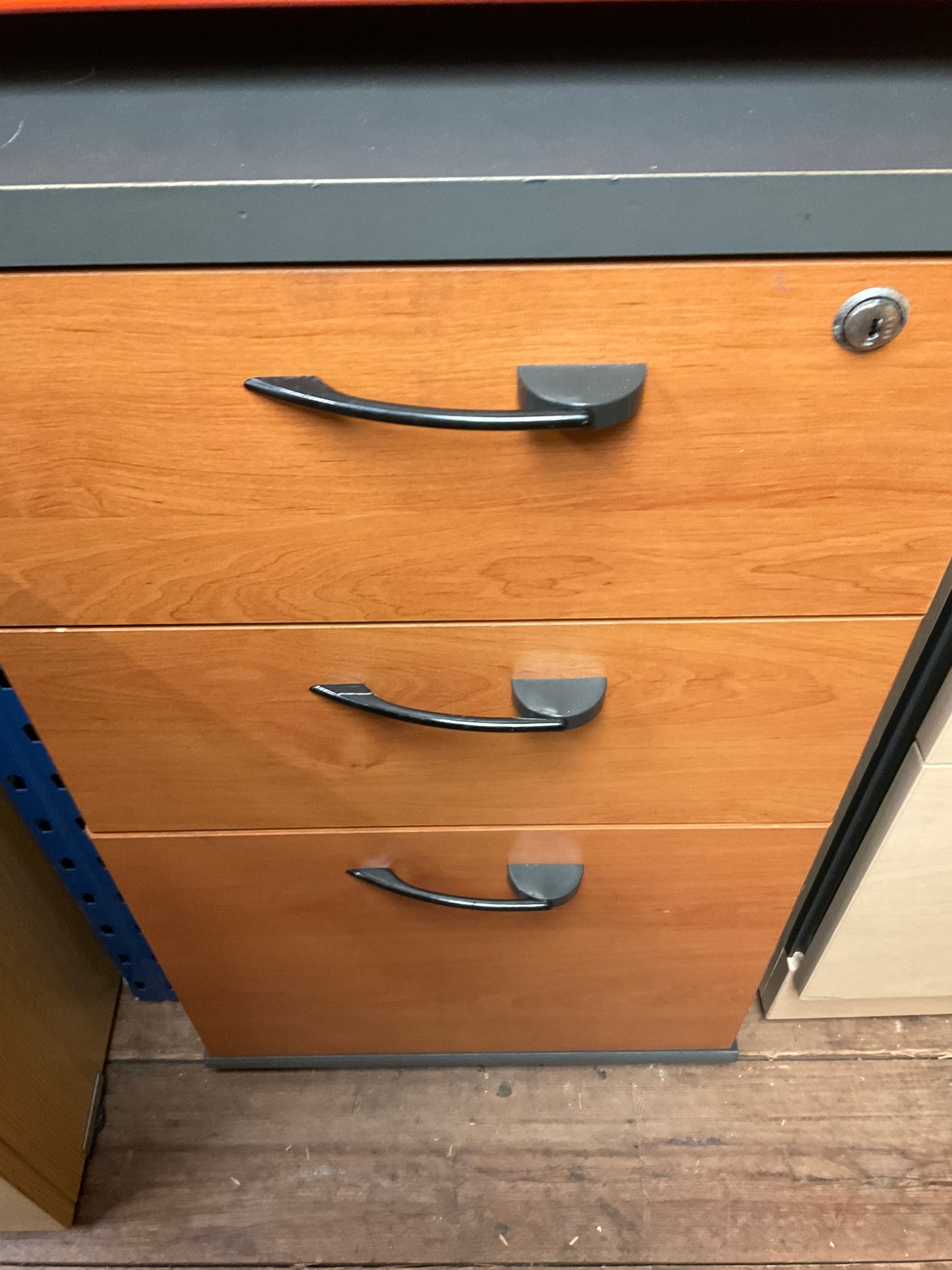 Wooden pedestal 3 drawers Suits End of curved Desk